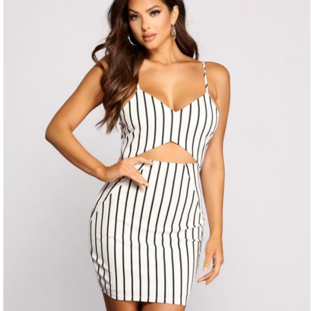 🖤 Windsor Triangle Waist Cut Out dress